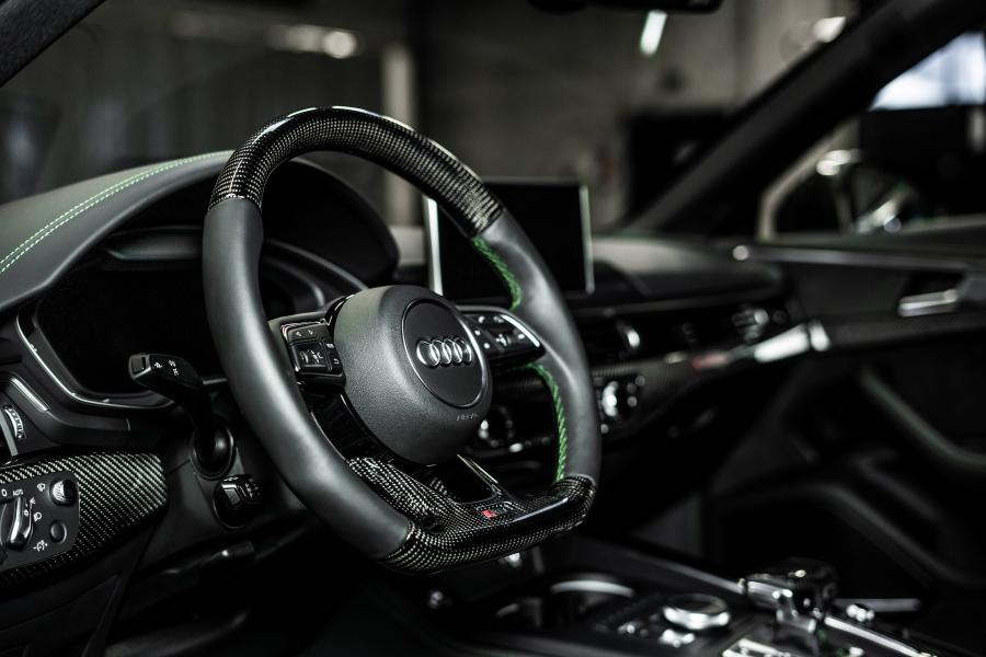 Интерьер Audi RS4+ Gloss Green by ABT (B9) 2019 года  (фото 6 из 16)